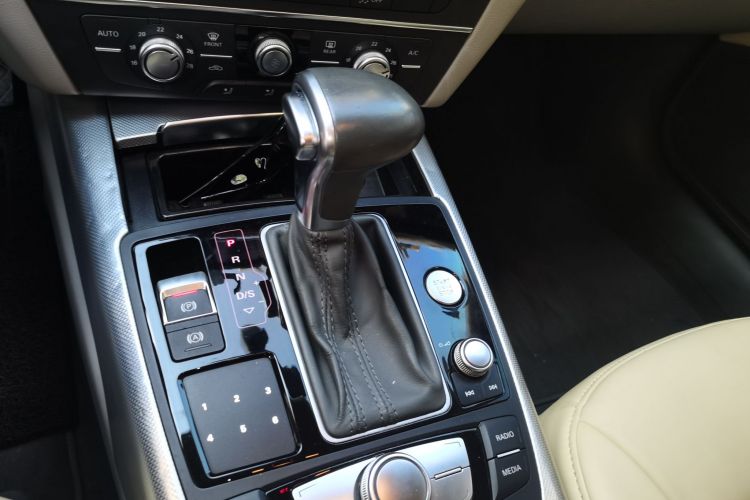 奥迪A6L 2014款 TFSI 标准型中控内饰18