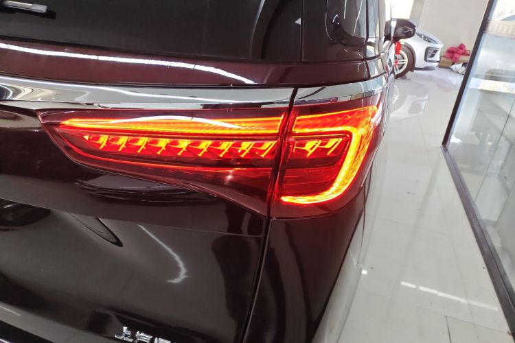 别克GL8 2022款 Avenir艾维亚 七座亲礼版车身外观9