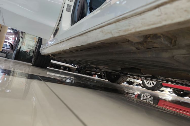 奔驰C级 2017款 C 200 运动版局部细节9001