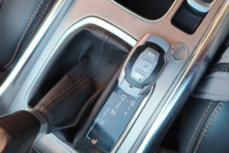 比亚迪 宋 2016款 2.0TID 自动尊贵型中控内饰11