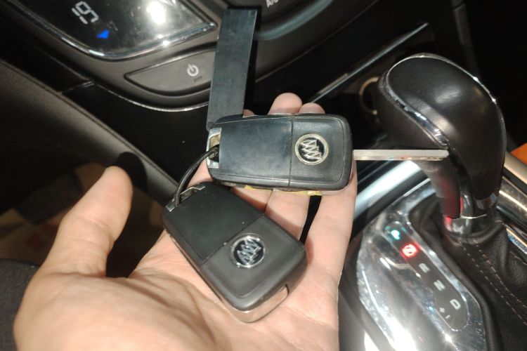 别克 君威 2015款 GS 2.0T 豪情运动版中控内饰11