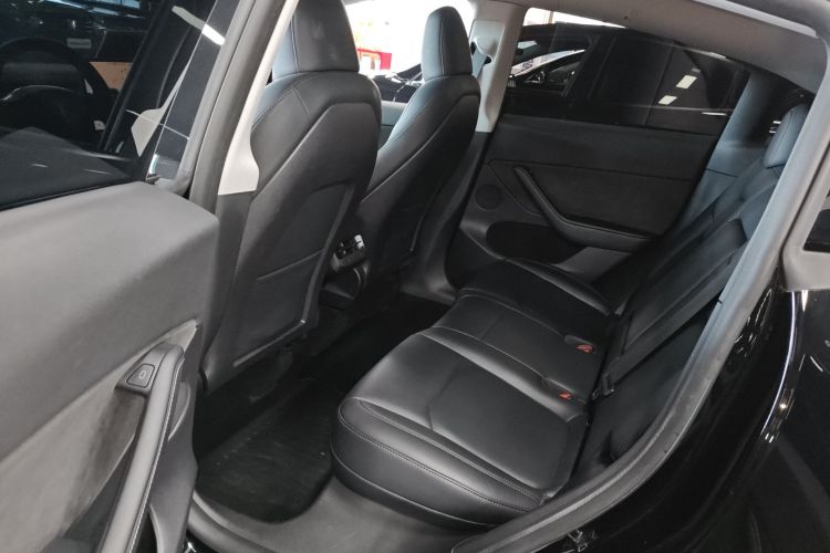 特斯拉 Model Y 2022款 改款 后轮驱动版中控内饰7004