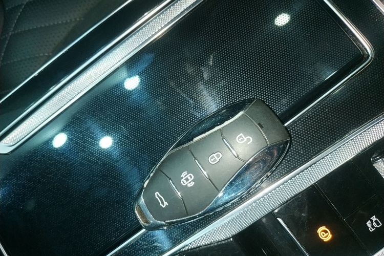 红旗HS5 2023款 2.0T 旗享Pro版中控内饰11