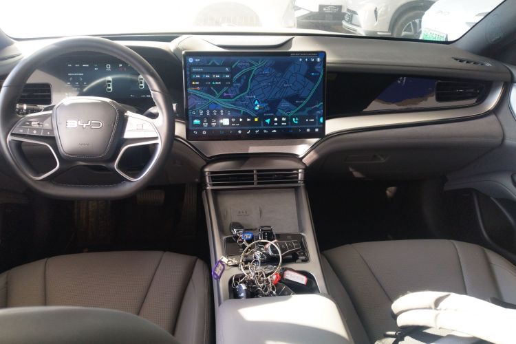 比亚迪 海豹07 DM-i 2025款 智驾版 DM-i 1.5L 125km 尊贵型中控内饰12