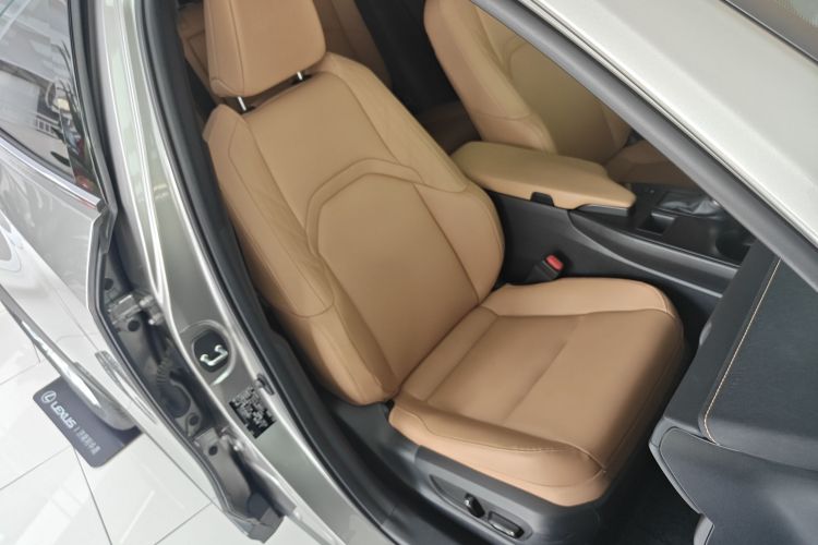 雷克萨斯UX 2022款 260h 探·趣版局部细节41