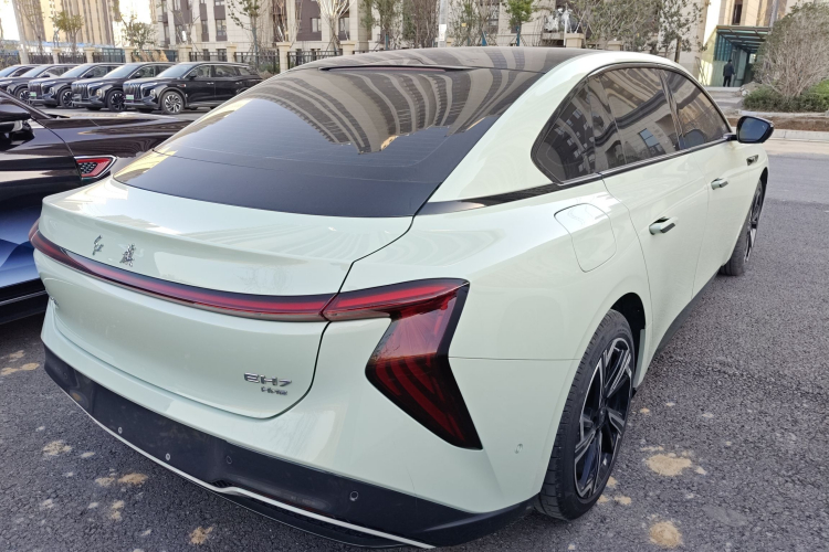 红旗EH7 2024款 760 Pro+ 四驱版车身外观7