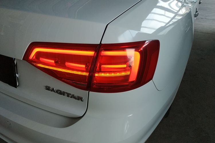 大众 速腾 2017款 1.6L 自动舒适型车身外观9