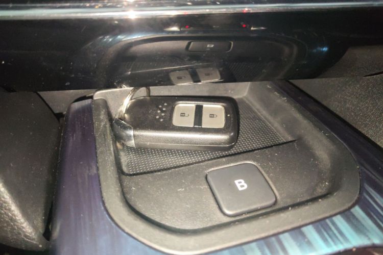 思铭 东风本田X-NV 2020款 风驰版中控内饰7001