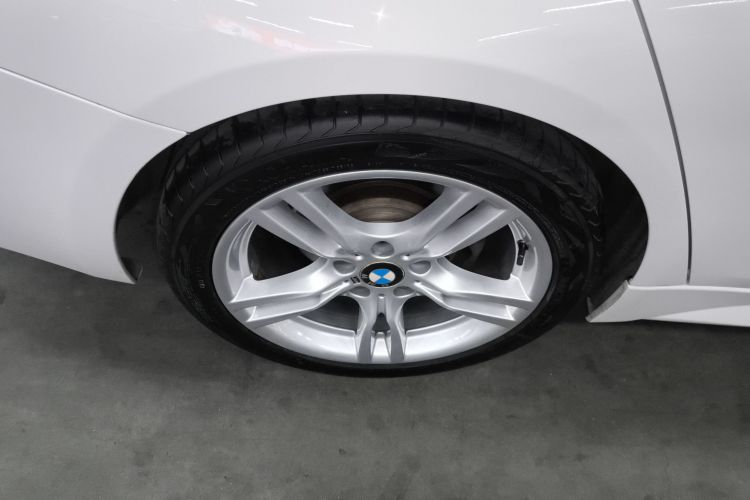 宝马3系 2017款 320i M运动型车身外观6008