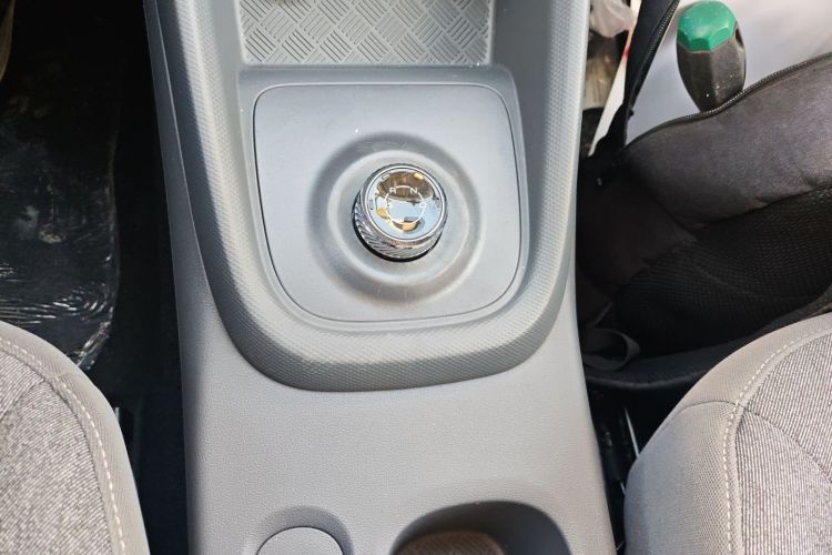 五菱汽车 五菱宏光新能源 2024款 纯电版 300KM 标准型局部细节18