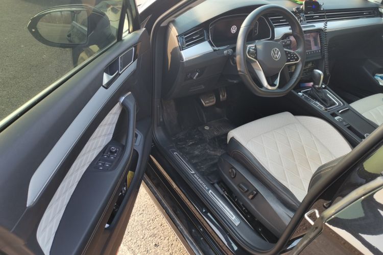 大众 迈腾 2024款 200万辆众享款 330TSI DSG豪华型中控内饰20