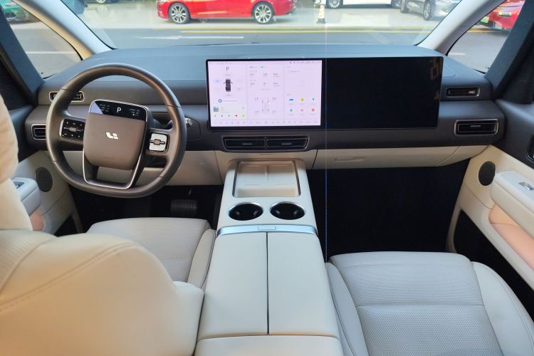 理想汽车 理想MEGA 2024款 Ultra中控内饰12