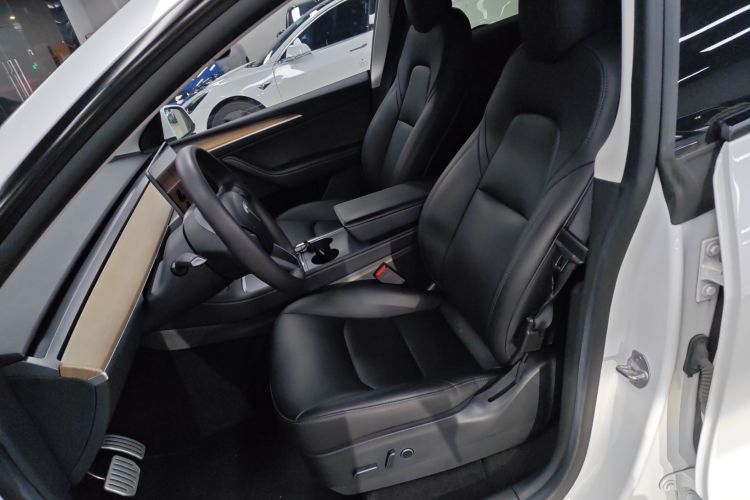 特斯拉 Model Y 2021款 Performance高性能全轮驱动版中控内饰19
