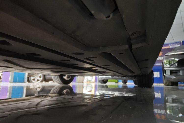 比亚迪 海豹 2023款 DM-i 1.5T 121km 尊荣型机舱底盘30