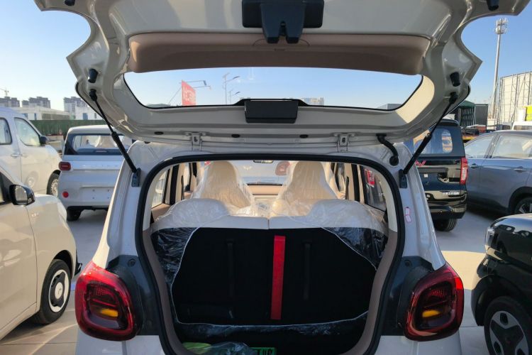 五菱汽车 宏光MINIEV 2025款 四门版 进阶款机舱底盘23