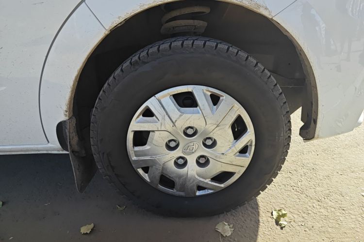 上汽大通MAXUS 新途V80 2025款 PRO傲运通 2.0T 手动长轴超低顶 6/7/8/9座车身外观10