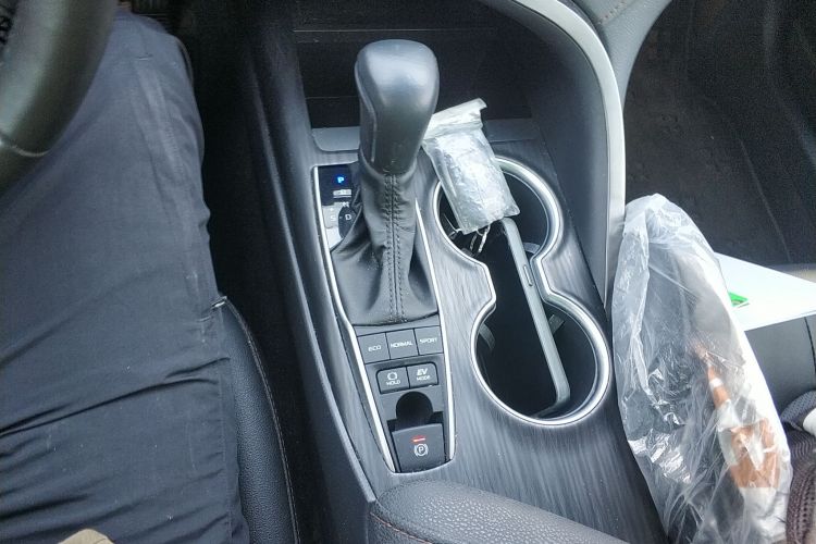 丰田 凯美瑞 2021款 双擎 2.5HGVP 领先版中控内饰18