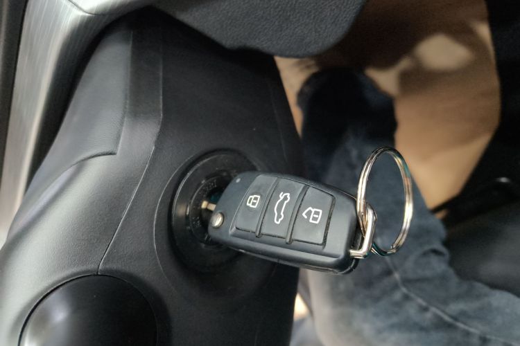 奇瑞 艾瑞泽5 2024款 1.5L CVT风尚型中控内饰11