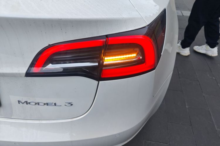 特斯拉 Model 3 2022款 后轮驱动版车身外观9