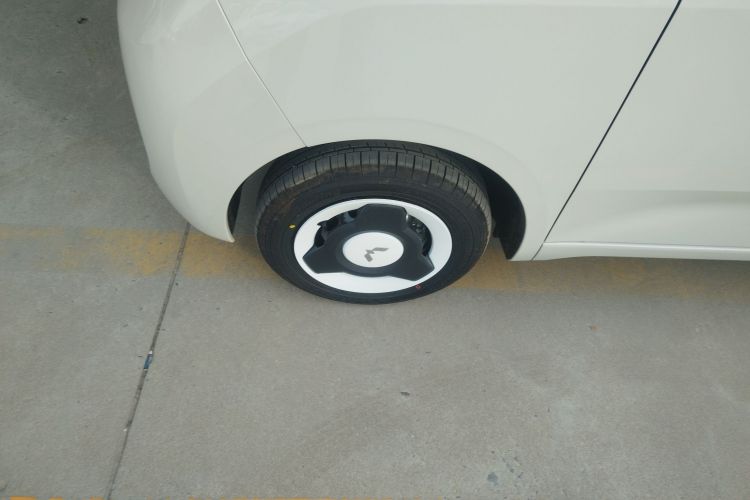 五菱汽车 宏光MINIEV 2024款 第三代 215km 青春版车身外观6007