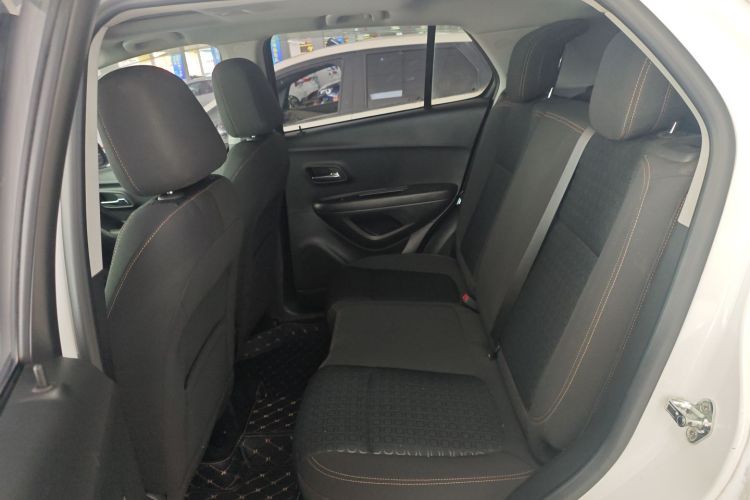 雪佛兰 创酷 2018款 330T 自动两驱精英型中控内饰7004