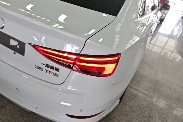 奥迪A3 2018款 30周年年型 Limousine 35 TFSI 时尚型车身外观9