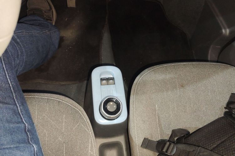 吉利银河 2023款 熊猫mini 200km 耐力熊中控内饰18