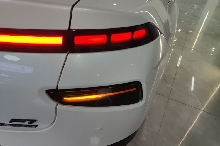 小鹏P7 2022款 625E车身外观9