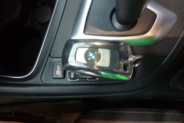 宝马3系 2019款 320i M运动套装中控内饰11