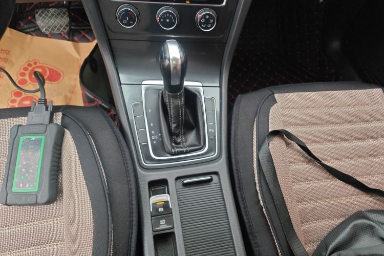 大众 高尔夫 2017款 1.6L 自动舒适百万辆纪念版中控内饰18