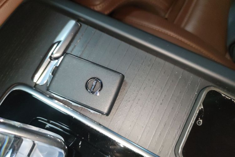 沃尔沃XC90新能源 2023款 T8 RECHARGE 智尊豪华版 7座中控内饰11