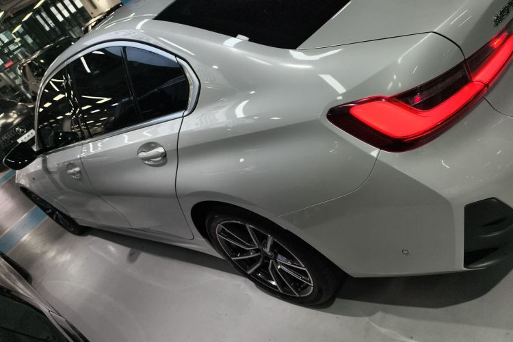 宝马3系 2025款 325i M运动套装车身外观4