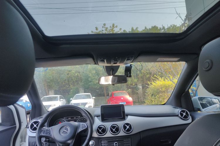 奔驰B级 2015款 B 200 动感型中控内饰22