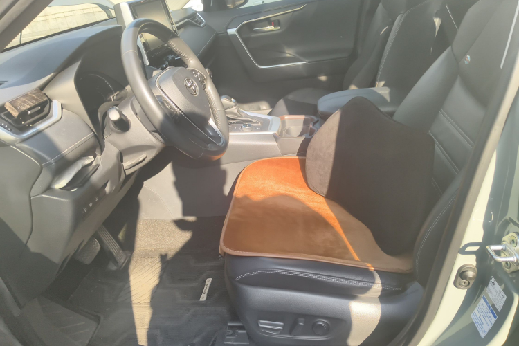 丰田 RAV4荣放 2020款 双擎 2.5L E-CVT四驱精英PLUS版局部细节19