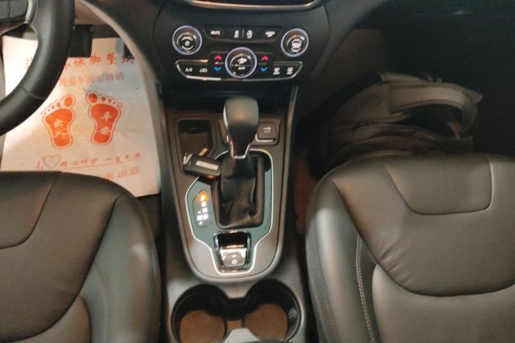 Jeep 自由光 2019款 2.0T 两驱智享版 国V中控内饰18