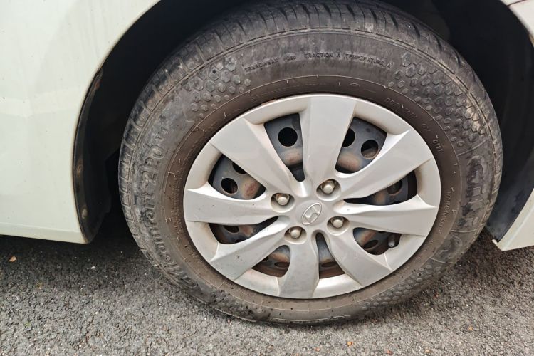 现代 瑞纳 2014款 1.4L 手动智能型GLS车身外观10