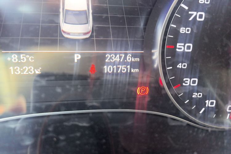 奥迪A6L 2018款 30周年年型 30 FSI 风尚型中控内饰15