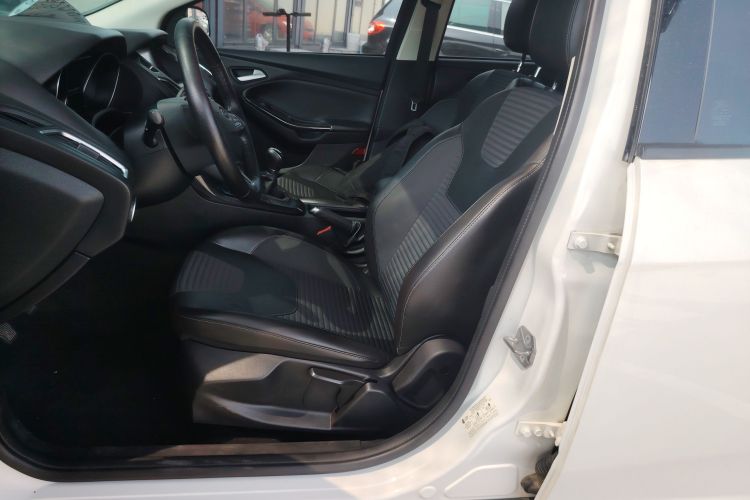 福特 福克斯 2017款 两厢 1.6L 手动风尚型智行版局部细节19