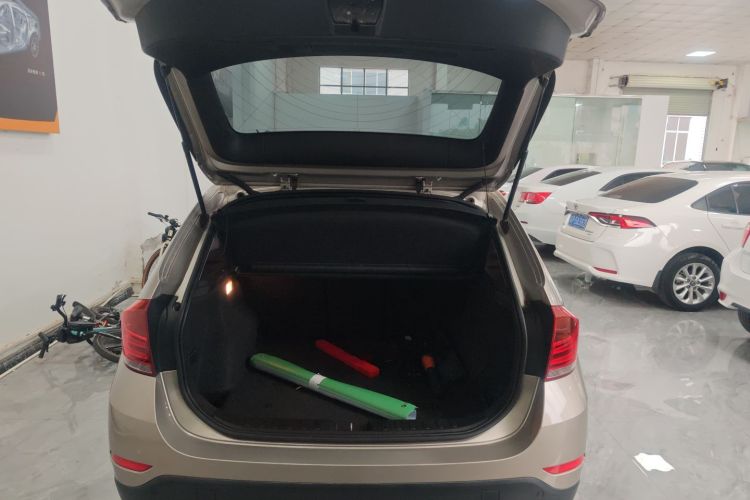 宝马X1 2013款 sDrive18i 时尚型机舱底盘23