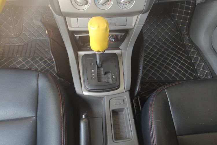 福特 福克斯 2013款 两厢经典 1.8L 自动基本型中控内饰18