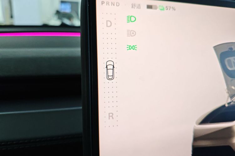 特斯拉 Model Y 2025款 长续航全轮驱动 首发版中控内饰18