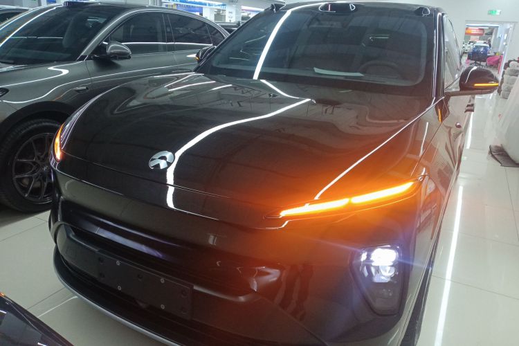 蔚来ES8 2023款 75kWh 行政版车身外观2