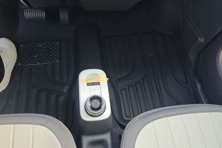 吉利银河 2025款 210km 熊猫骑士中控内饰18