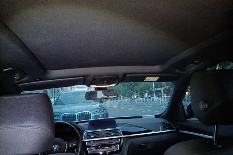 宝马3系GT 2019款 320i M运动套装中控内饰22