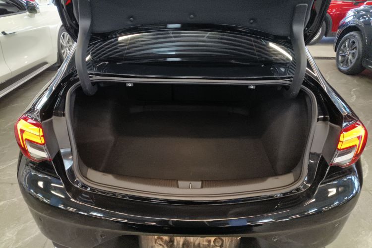 别克 君威 2024款 25T 超享版机舱底盘23