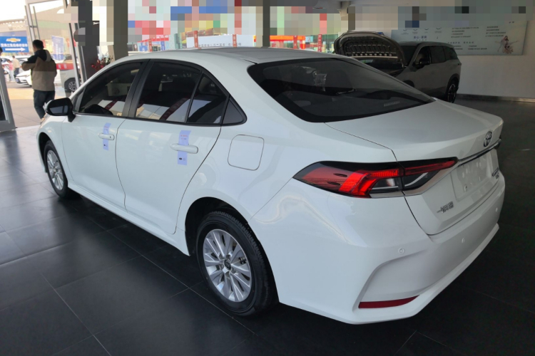 丰田 卡罗拉 2023款 1.2T 先锋版车身外观4