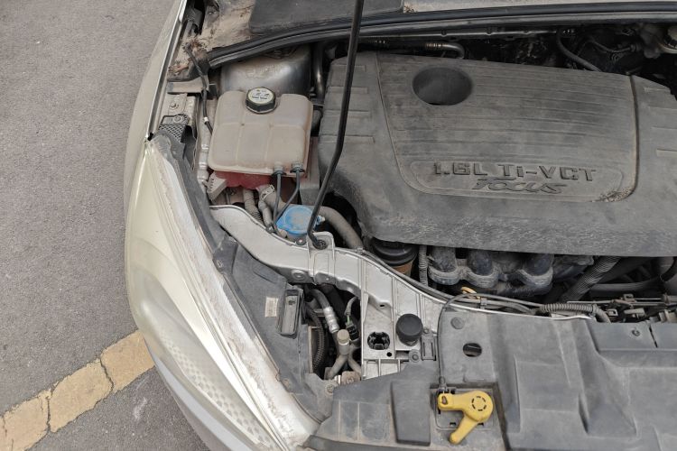 福特 福克斯 2015款 三厢 1.6L 自动风尚型局部细节9006