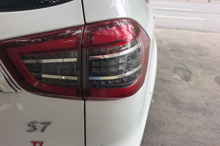 比亚迪S7 2017款 1.5T 手动尊贵型车身外观9