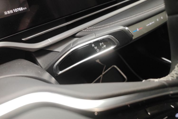 上汽大通MAXUS 大通G90 2022款 2.0T 星际旗舰版中控内饰18