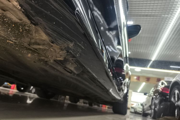 奔驰C级 2018款 C 200 运动版局部细节9001